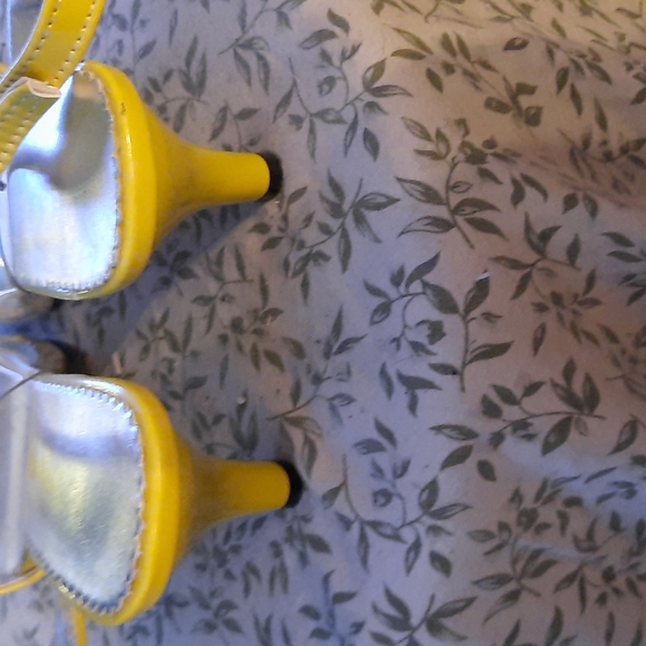 Low heels Yellow size 11.5 - Picture 6 of 8